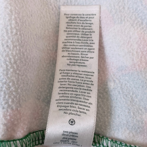 Carter’s Green Christmas Pajama Set - 3T - Picture 6 of 9